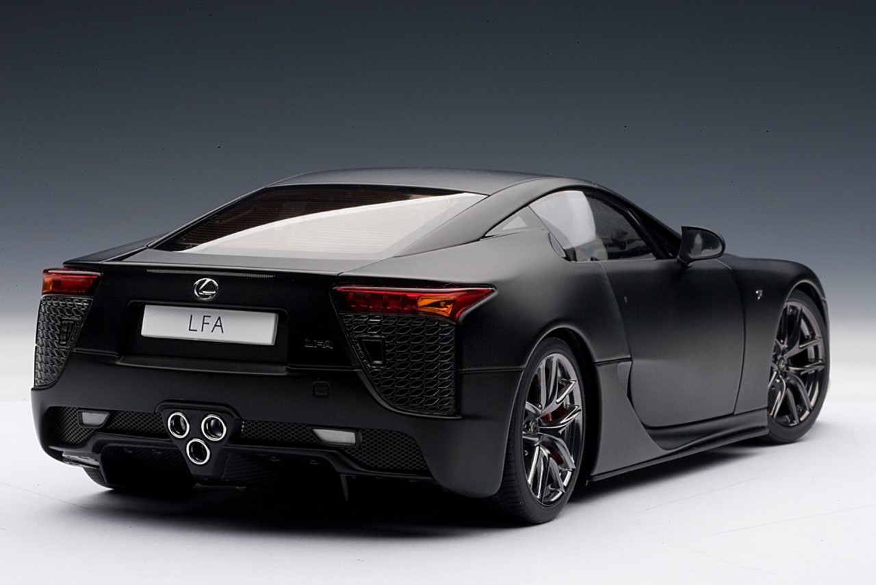 מכונית העל LEXUS LFA היוקרתית